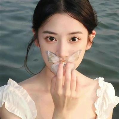 看她轻轻的飞起